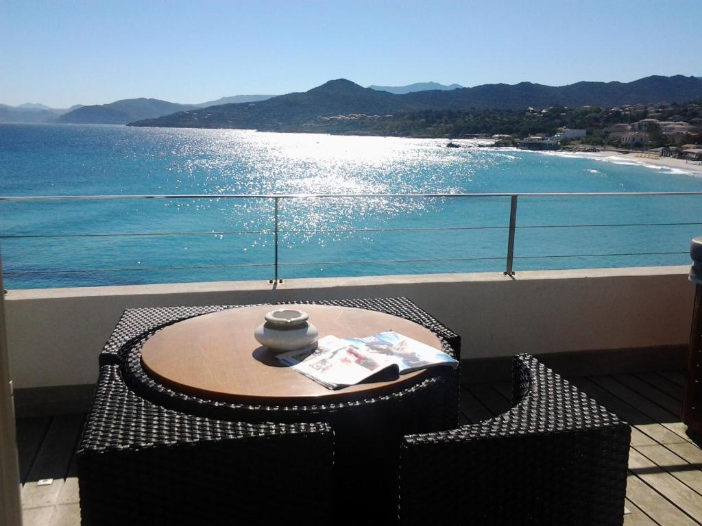 Hotel L'Escale Côté Sud LʼÎle-Rousse Habitación foto
